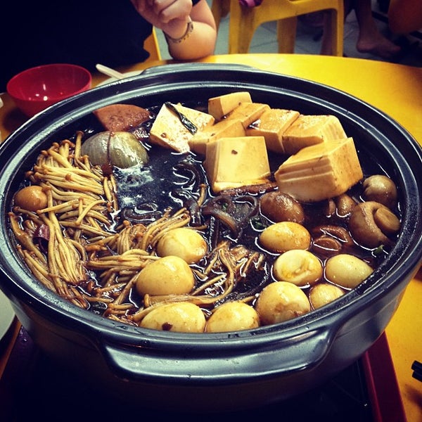 12/15/2012にPamela L.がQi Wei Chicken Claypot 奇味鸡煲で撮った写真