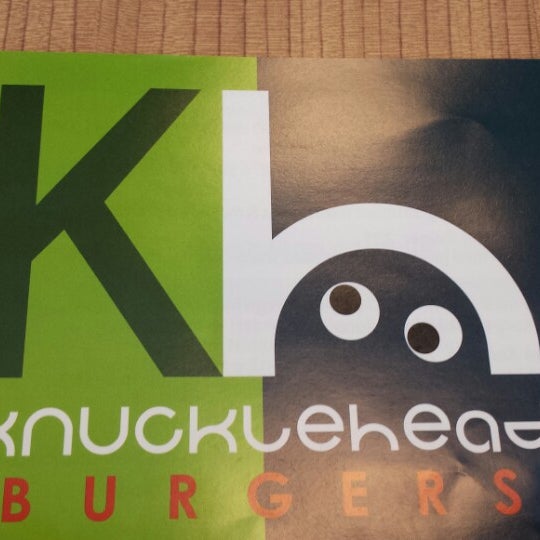 Foto scattata a Knucklehead Burgers da Evan C. il 1/27/2014