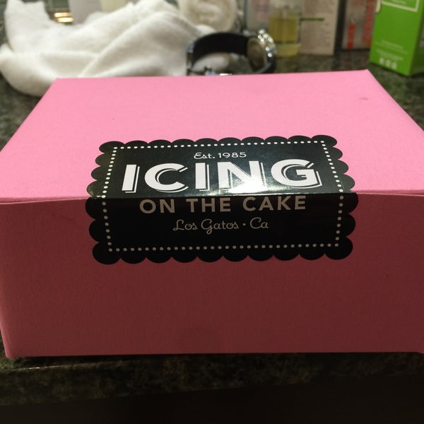 Das Foto wurde bei Icing on the Cake von Jack S. am 12/5/2015 aufgenommen