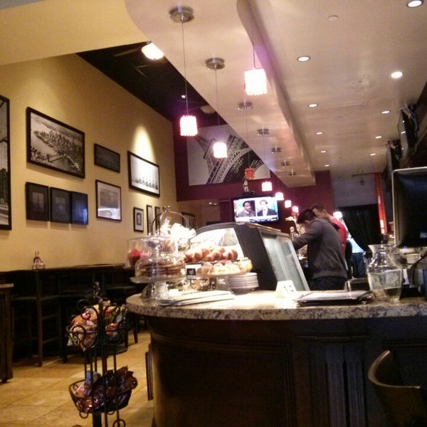 12/3/2013 tarihinde Jon L.ziyaretçi tarafından Cafe Epi'de çekilen fotoğraf