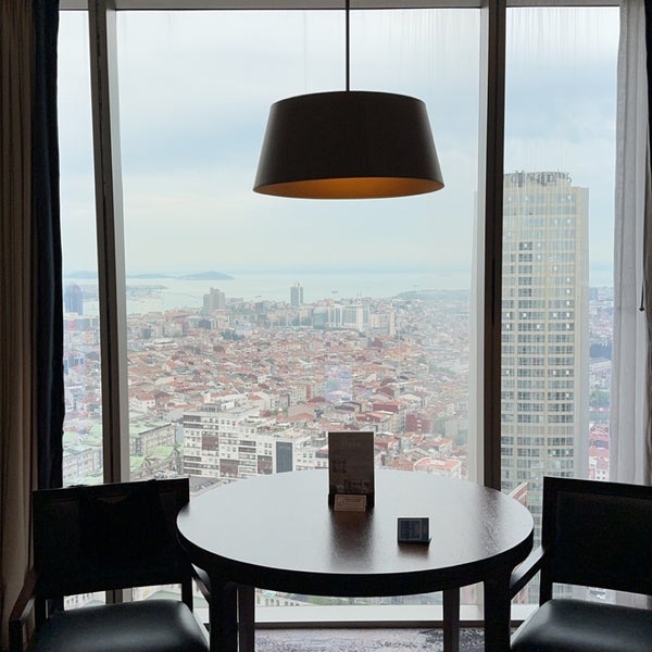 Foto diambil di Hilton Istanbul Bomonti Hotel &amp; Conference Center oleh Bader . pada 4/22/2024