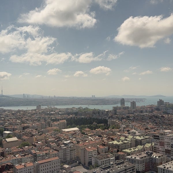 รูปภาพถ่ายที่ Hilton Istanbul Bomonti Hotel &amp; Conference Center โดย Bader . เมื่อ 4/27/2024