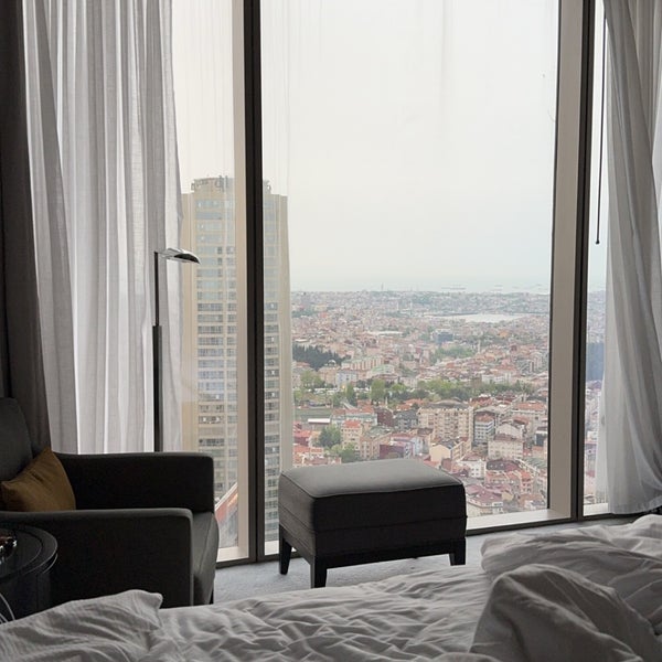 Foto diambil di Hilton Istanbul Bomonti Hotel &amp; Conference Center oleh Bader . pada 4/23/2024