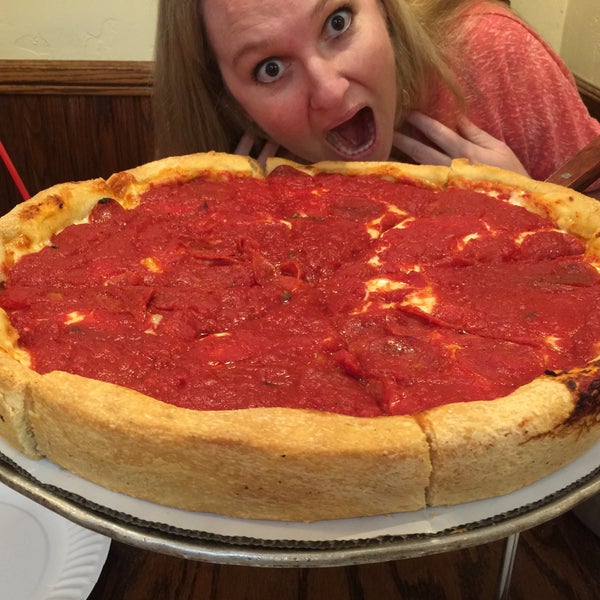 Photo taken at Lefty&#39;s Chicago Pizzeria by Sean M. on 8/9/2015