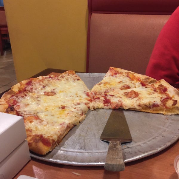 Das Foto wurde bei Filippi&#39;s Pizza Restaurant and Bar von Sean M. am 3/13/2016 aufgenommen