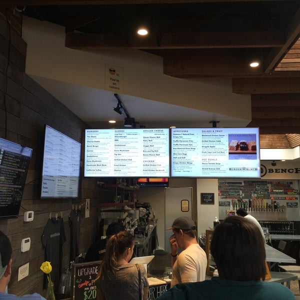 11/6/2017 tarihinde Sean M.ziyaretçi tarafından Burger Bench'de çekilen fotoğraf