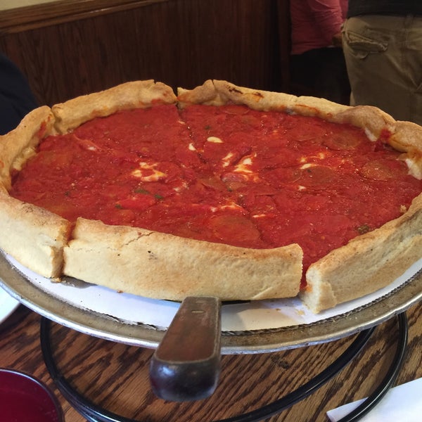 Снимок сделан в Lefty&#39;s Chicago Pizzeria пользователем Sean M. 1/23/2016