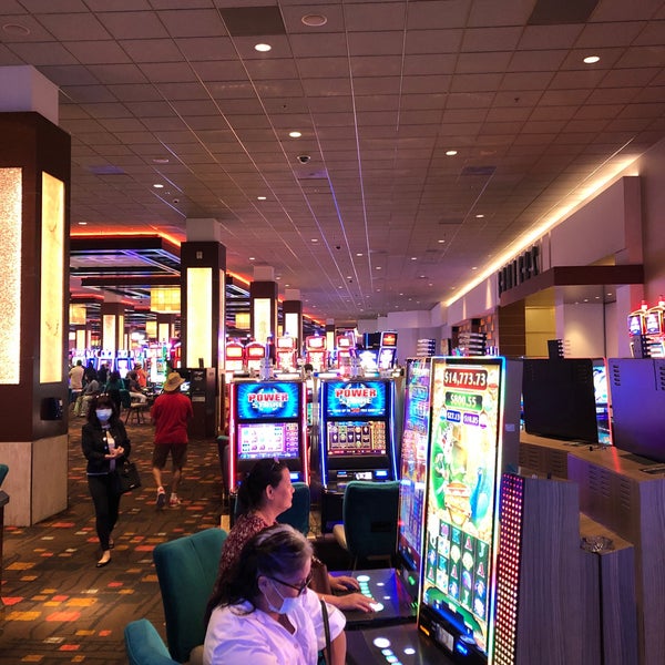 Foto diambil di Pala Casino Spa &amp; Resort oleh Sean M. pada 9/5/2021