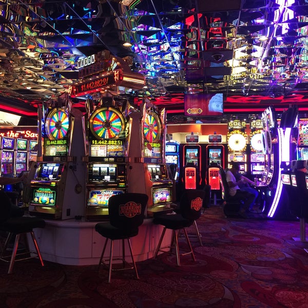 We love to gamble and drink here. We always do good playing their slots.
