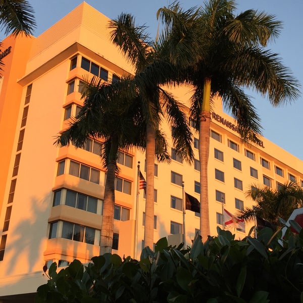 Foto diambil di Renaissance Fort Lauderdale-Plantation Hotel oleh Andrew B. pada 12/10/2014