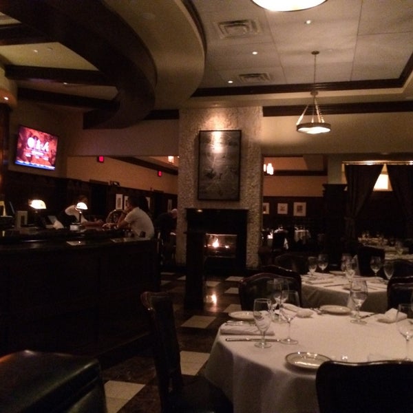 Das Foto wurde bei III Forks Restaurant von Andrew B. am 6/9/2014 aufgenommen