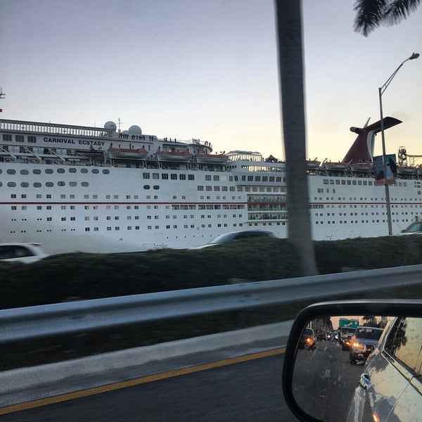 Carnival Liberty лайнер