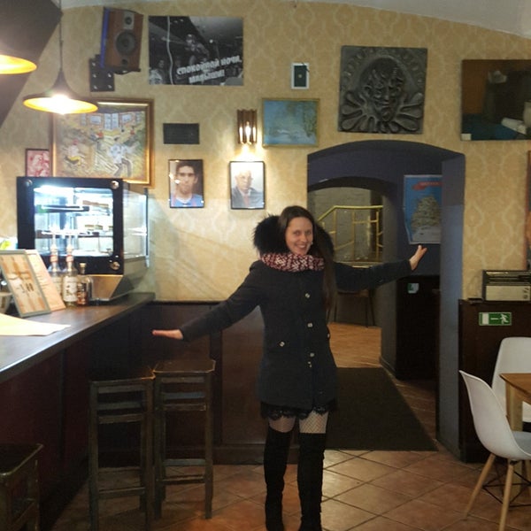 3/21/2019 tarihinde Linda Š.ziyaretçi tarafından Cafe Leningrad'de çekilen fotoğraf