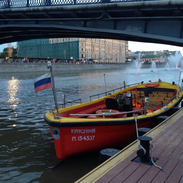 Причал третьяковский как добраться. Причал третьяковский. причал третьяковский москва. третьяковский причал на болотной набережной, москва.