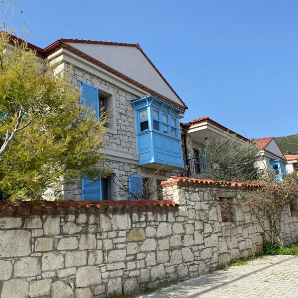 Photo taken at Bademli Konak Otel by Aytül T. on 4/1/2022