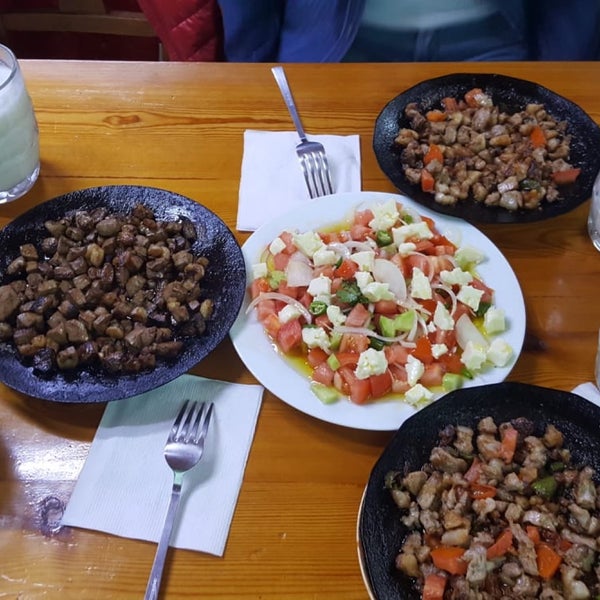 รูปภาพถ่ายที่ Güntepe Restaurant Peynir Helvası ve Reçelleri โดย Aytül T. เมื่อ 11/7/2018