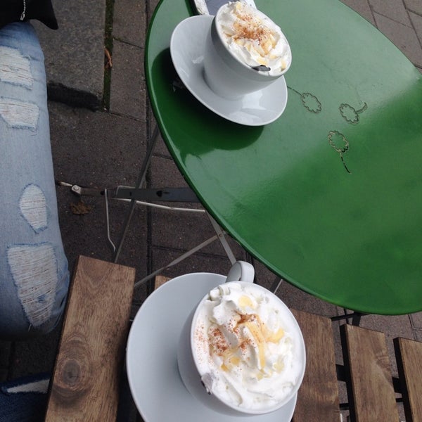 Das Foto wurde bei Latte Cafe von Elin V. am 8/29/2014 aufgenommen