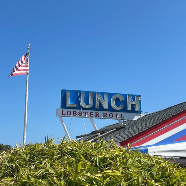 Foto tirada no(a) The Lobster Roll Restaurant por Suzanne D. em 8/28/2022