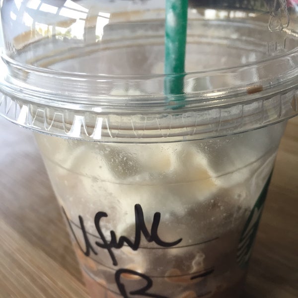 Foto scattata a Starbucks da Ufuk il 6/19/2016