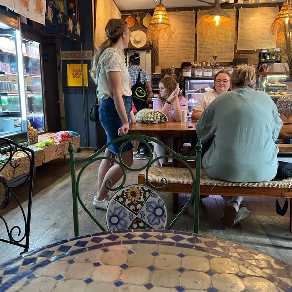 9/5/2022 tarihinde Katherine M.ziyaretçi tarafından Pause Cafe'de çekilen fotoğraf