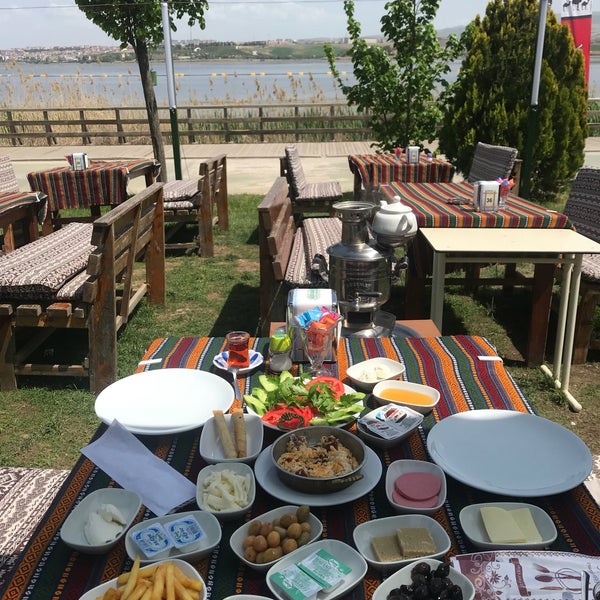Photo taken at Kervansaray Cafe by Zuhal G. on 5/3/2018