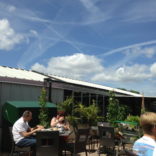 Woodcote Green Garden Centre Wallington'da Peyzaj Merkezi