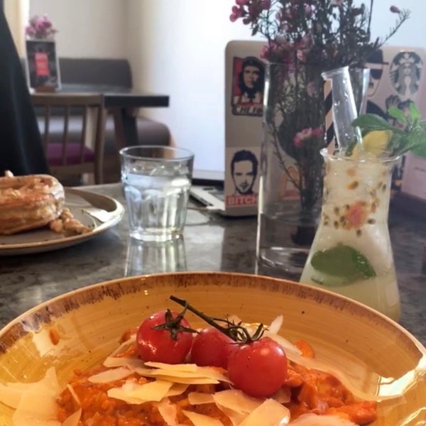 3/10/2019 tarihinde ༄ziyaretçi tarafından Paper Fig Restaurant &amp; Dessert Shop'de çekilen fotoğraf