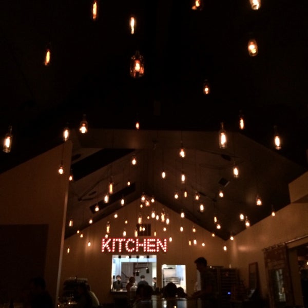 5/25/2014 tarihinde Craig D.ziyaretçi tarafından Toast Kitchen + Bar'de çekilen fotoğraf