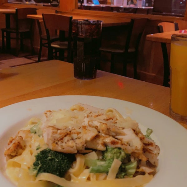 Applebee's Grill + Bar American Restaurant in Easton