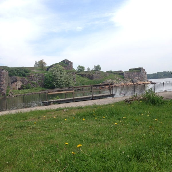 Photo taken at Suomenlinnan uimaranta by Elisa K. on 5/25/2014