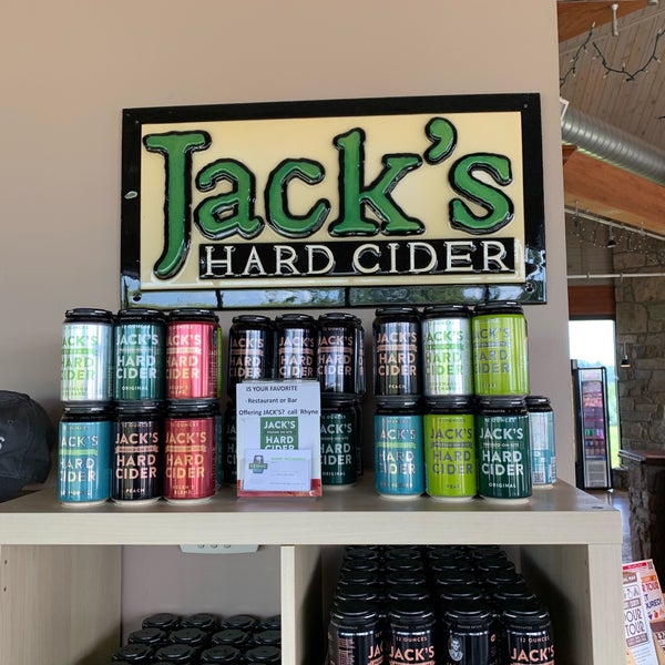 Photo taken at Jack&#39;s Hard Cider by Evan B. on 8/18/2019