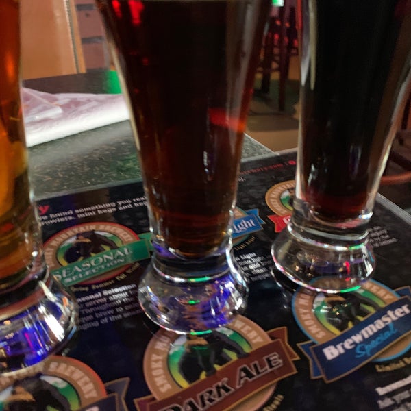 Foto tirada no(a) Smoky Mountain Brewery por Evan B. em 4/1/2019