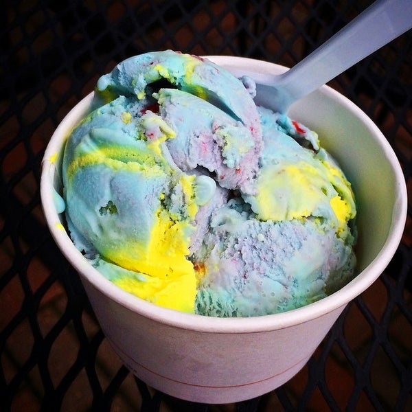 Photo taken at Farmhouse Coffee and Ice Cream by Chow Down Detroit on 8/17/2014