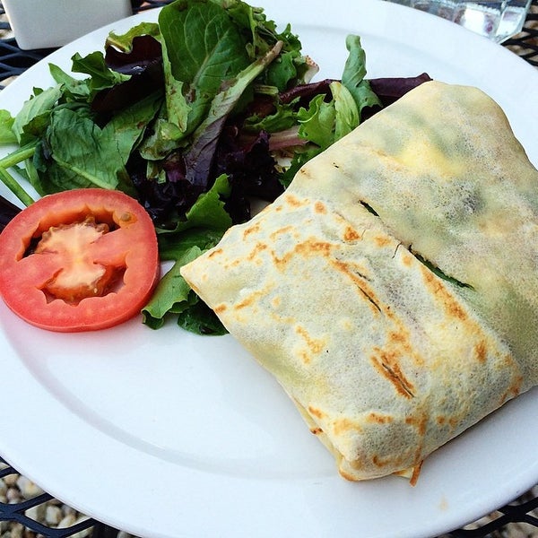 5/16/2014 tarihinde Chow Down Detroitziyaretçi tarafından Le Petit Zinc'de çekilen fotoğraf