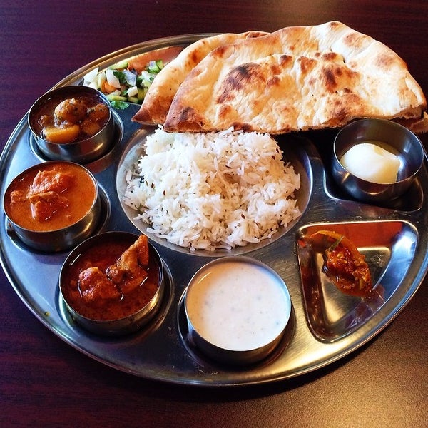 2/11/2014 tarihinde Chow Down Detroitziyaretçi tarafından Phulkari Punjabi Kitchen'de çekilen fotoğraf