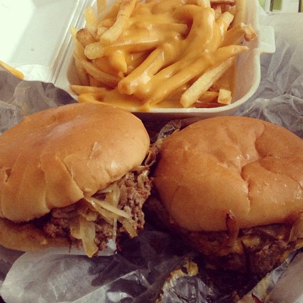 Photo taken at Hunter House Hamburgers by Chow Down Detroit on 5/4/2013