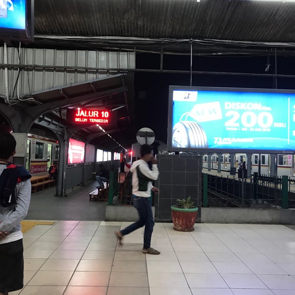 Photo taken at Stasiun Jakarta Kota by Uci on 5/5/2018