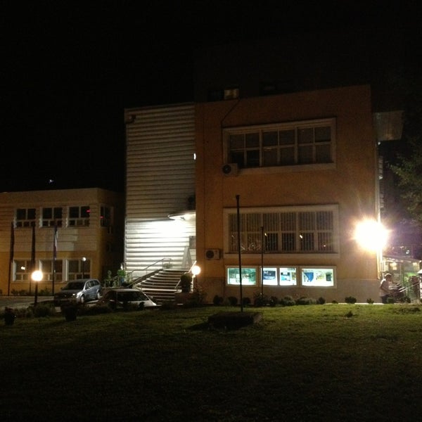 รูปภาพถ่ายที่ Fakultet organizacionih nauka โดย Miloš B. เมื่อ 9/4/2013