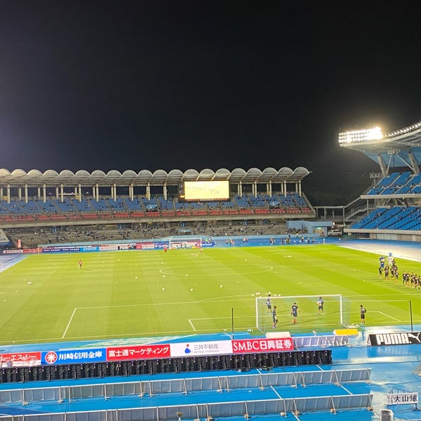Fotos Em 等々力陸上競技場 ホーム側ゴール裏 Estadio De Futebol Em 川崎市