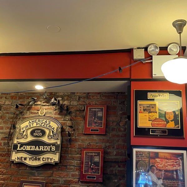 Photo taken at Lombardi&#39;s Coal Oven Pizza by bEtUl on 7/7/2021