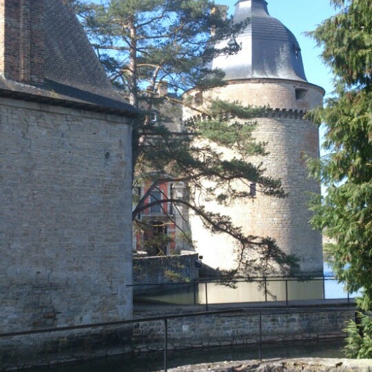 Foto tirada no(a) Château de Lavaux-Sainte-Anne por Queency em 3/9/2014