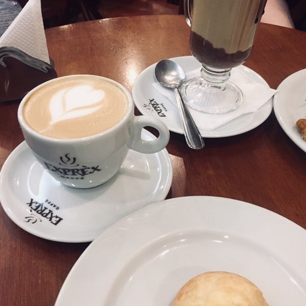 5/17/2019 tarihinde Nicole S.ziyaretçi tarafından Exprèx Caffè'de çekilen fotoğraf