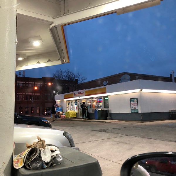Photo taken at Shell by Jemillex B. on 2/5/2019