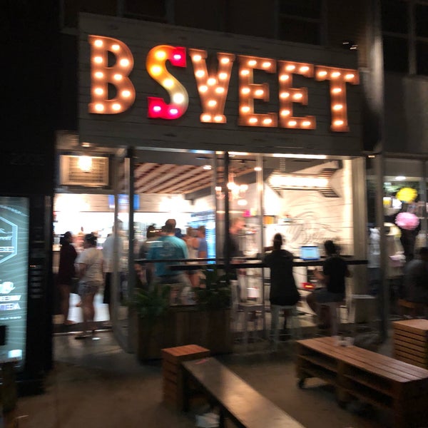 Foto diambil di B Sweet Dessert Bar oleh Jemillex B. pada 6/15/2018