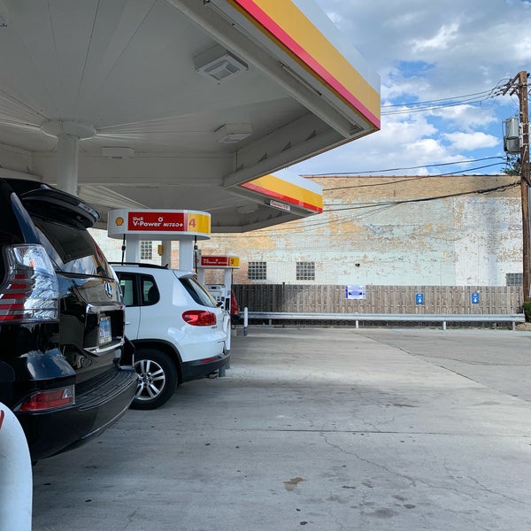 Photo taken at Shell by Jemillex B. on 8/16/2019