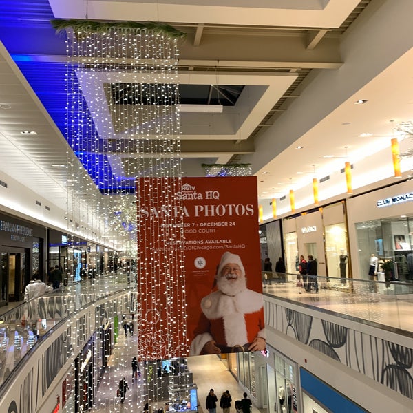 Photo taken at Fashion Outlets of Chicago by Jemillex B. on 12/9/2019