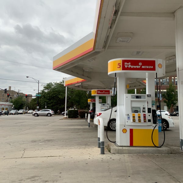 รูปภาพถ่ายที่ Shell โดย Jemillex B. เมื่อ 9/6/2019