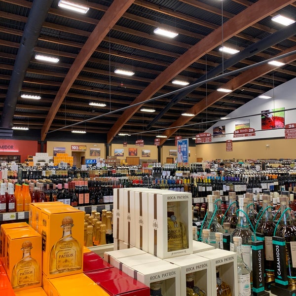 Foto tomada en Binny&#39;s Beverage Depot  por Jemillex B. el 6/22/2019