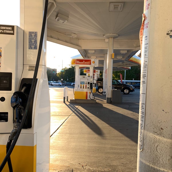 Photo taken at Shell by Jemillex B. on 10/18/2019