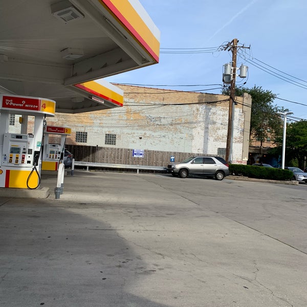 Photo taken at Shell by Jemillex B. on 8/30/2019